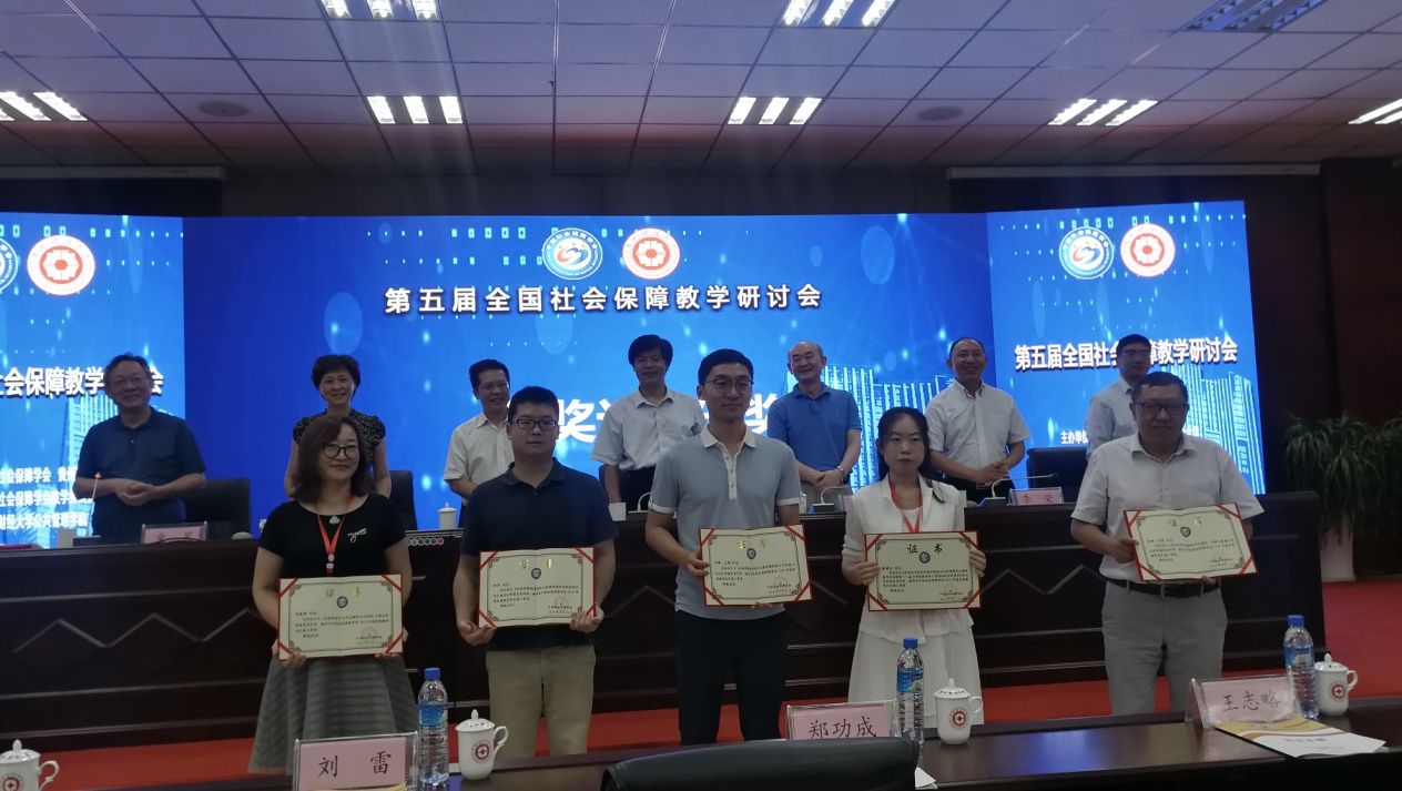 二等奖获得者.jpg 二等奖获得者.jpg