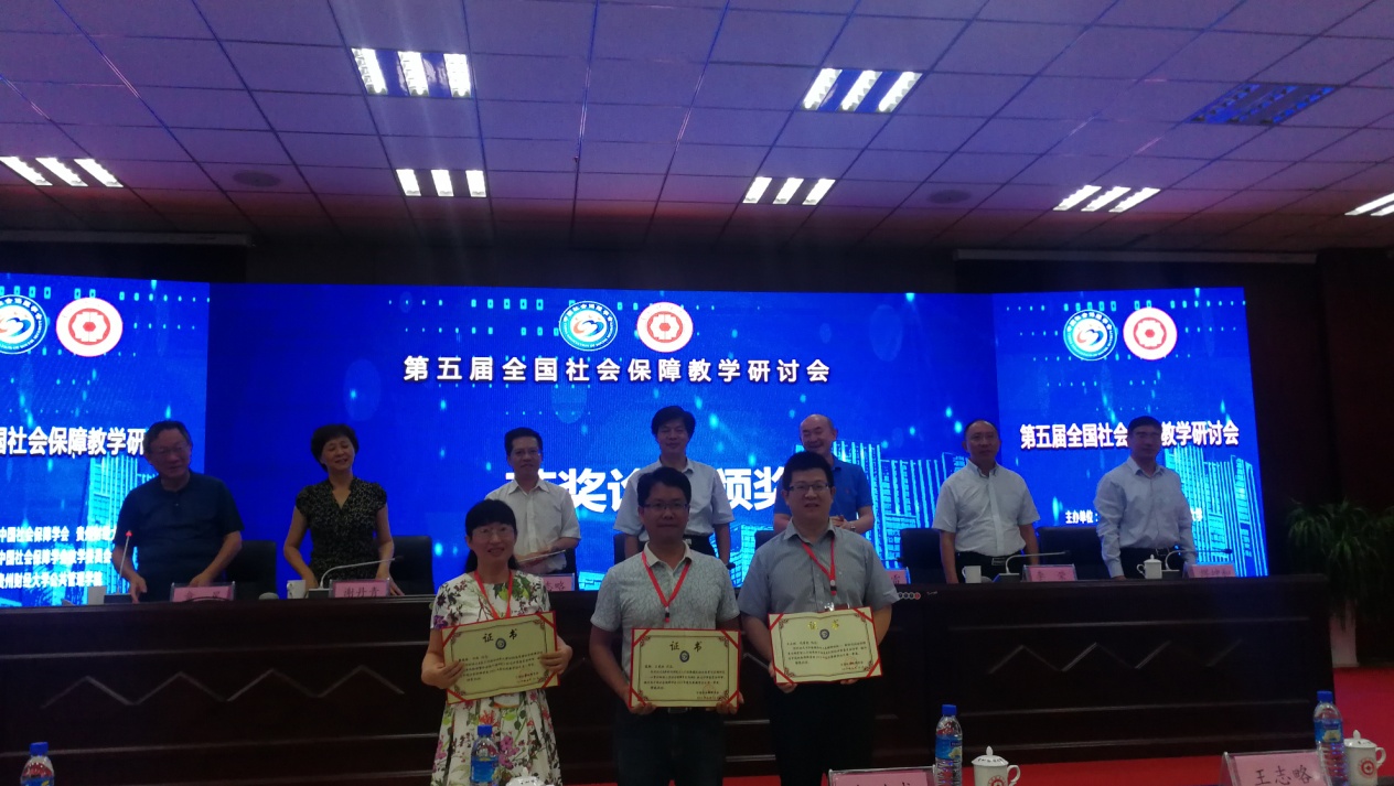 一等奖获得者.jpg 一等奖获得者.jpg